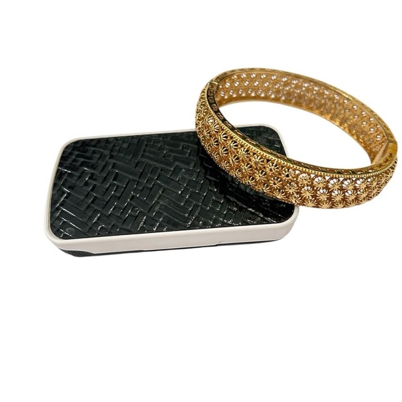 Vintage 90’s artisan made textured lightweight Gold tone bangle Bracelet 8 inch - Picture 1 of 10